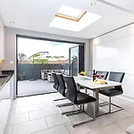 Modern Minimalist 3-bed Duplex In - Pass The Keys Йорк