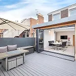 Апартаменты Modern Minimalist 3-bed Duplex In - Pass The Keys *