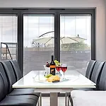 Modern Minimalist 3-bed Duplex In - Pass The Keys