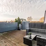 Апартаменты Modern Minimalist 3-bed Duplex In - Pass The Keys *