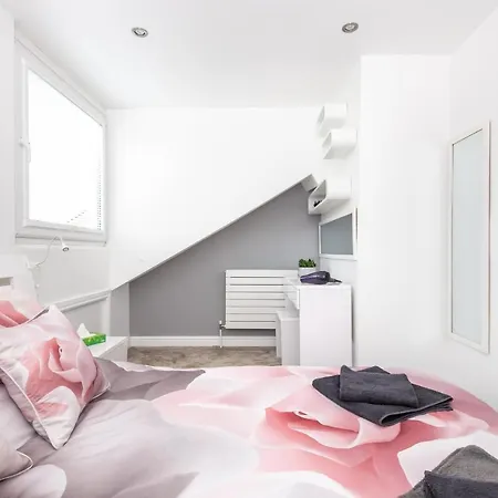 Апартаменты Modern Minimalist Duplex I Pass The Keys Йорк