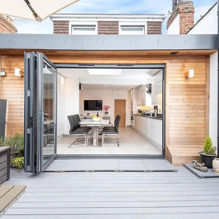 Modern Minimalist Duplex I Pass The Keys * Йорк