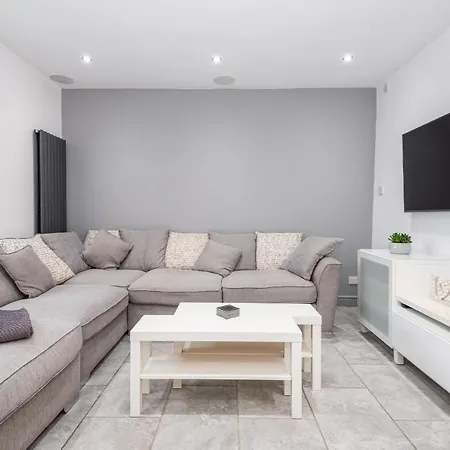Апартаменты Modern Minimalist Duplex I Pass The Keys