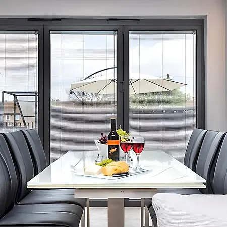 Modern Minimalist 3-bed Duplex In - Pass The Keys