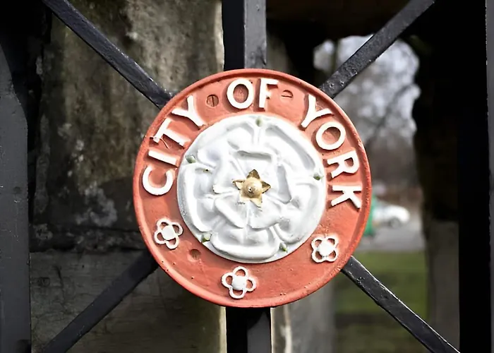 Modern Minimalist 3-bed Duplex In - Pass The Keys Appartamento York