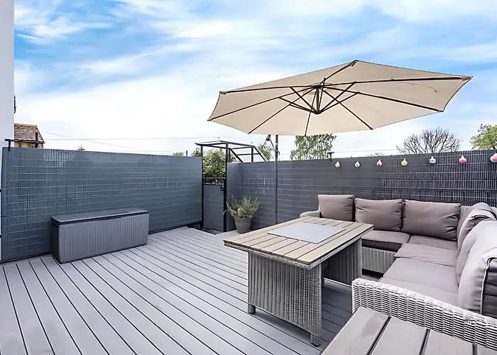 Modern Minimalist 3-bed Duplex In - Pass The Keys York