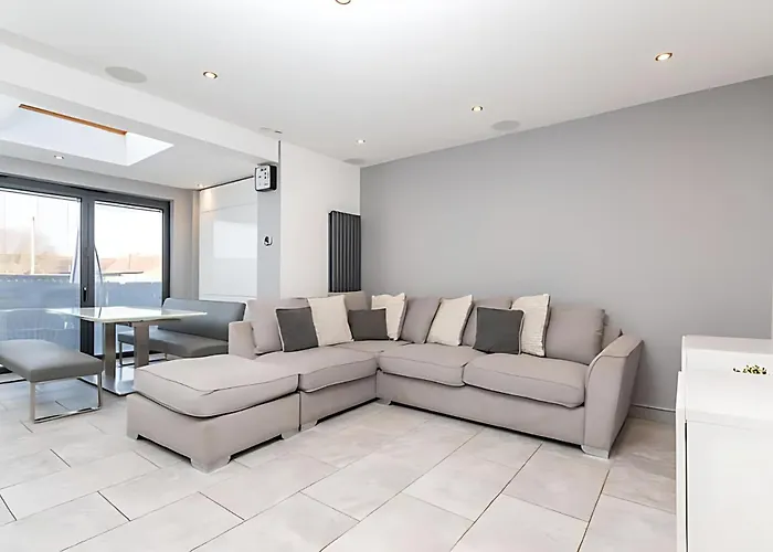 Modern Minimalist 3-bed Duplex In - Pass The Keys Appartamento York