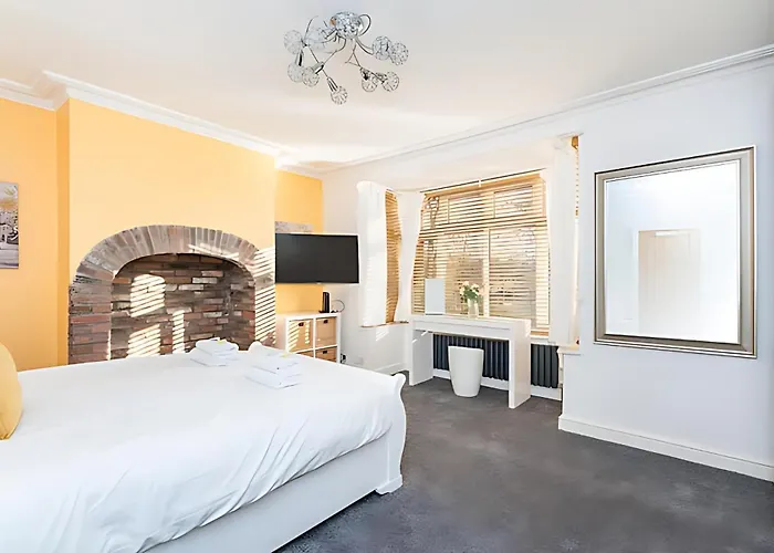 Modern Minimalist 3-bed Duplex In - Pass The Keys Appartamento York