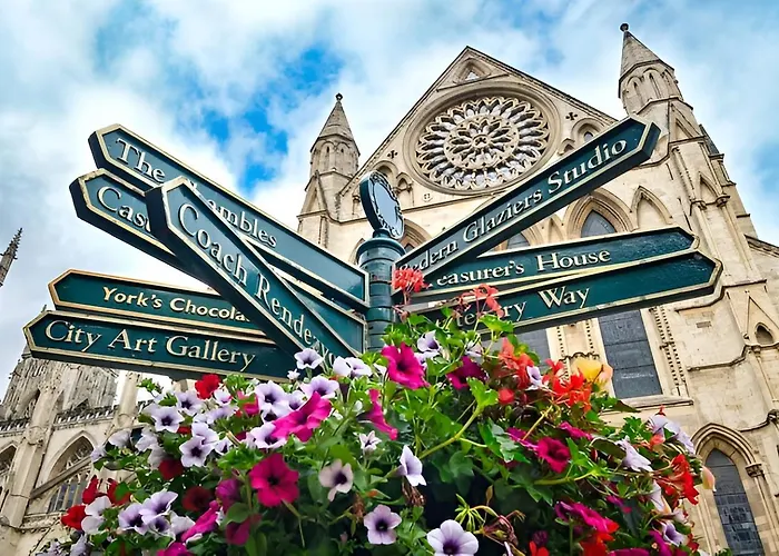 Modern Minimalist 3-bed Duplex In - Pass The Keys * York