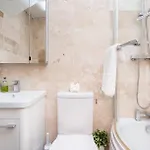 Apartment Modern Minimalist 3-bed Duplex In - Pass The Keys