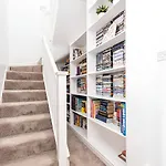 Apartment Modern Minimalist 3-bed Duplex In - Pass The Keys *
