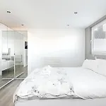 Modern Minimalist 3-bed Duplex In - Pass The Keys York