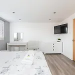 Modern Minimalist 3-bed Duplex In - Pass The Keys * York