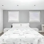 Modern Minimalist 3-bed Duplex In - Pass The Keys