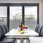 Modern Minimalist 3-bed Duplex In - Pass The Keys