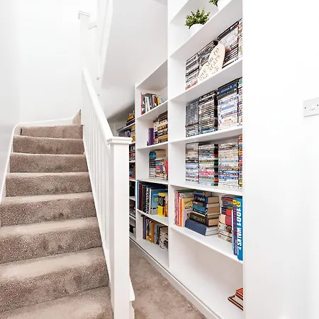 Апартаменты Modern Minimalist 3-bed Duplex In - Pass The Keys *