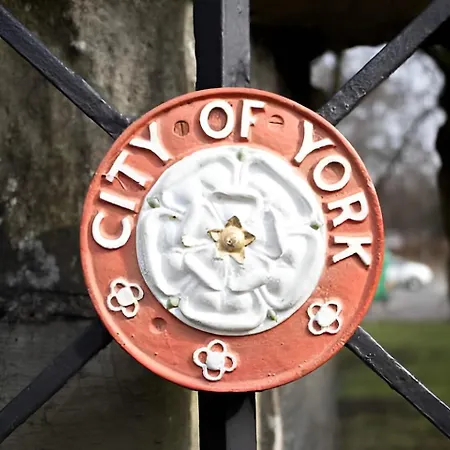 Modern Minimalist 3-bed Duplex In - Pass The Keys Apartmán York
