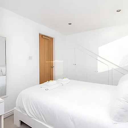 Modern Minimalist 3-bed Duplex In - Pass The Keys Апартаменты *