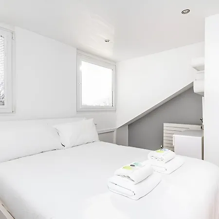Modern Minimalist 3-bed Duplex In - Pass The Keys *