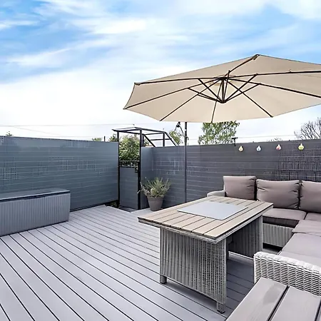 Modern Minimalist 3-bed Duplex In - Pass The Keys Lägenhet York